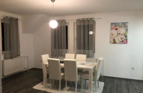Pale Apartment | Apartman Alex