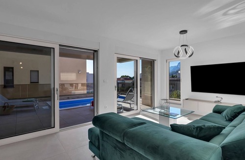 Tucepi Apartment | Apartman DeLux with private pool by Interhome