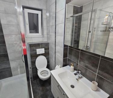 Vukovar Apartment | Apartman Lucija kuća za odmor s vanjskim bazenom