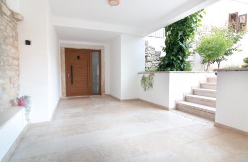 Selina Apartment | Apartman Patalino
