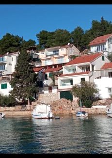 Cove Basina (Jelsa) Apartment | Apartmani Antonio Basina