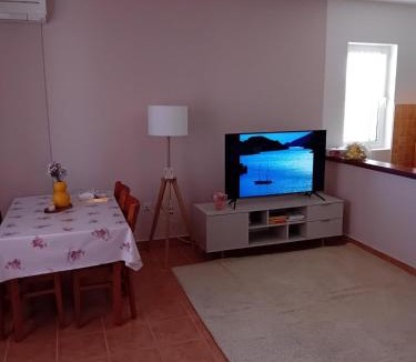 Mundanije House | Apartmani Lucia