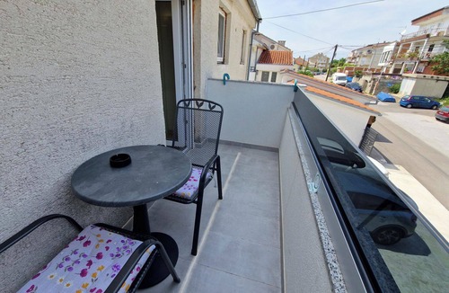 Selce Apartment | Apartmani Studio Sleeps 2 -Parking -Private Garden