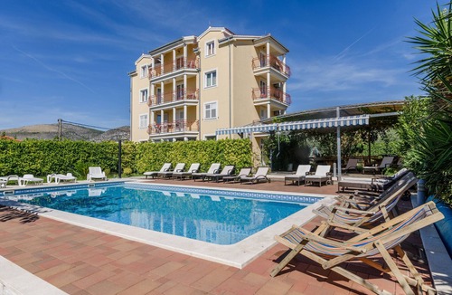 Trogir Apartment | Apartmens Mary Nice house with multiple apartments 4
