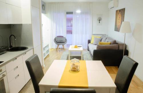Novi Zagreb Apartment | Apartment Šola, GARAGE