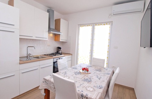 Vintijan Apartment | Apartment 1366/12852 (Istria - Pula), 1500m from the beach