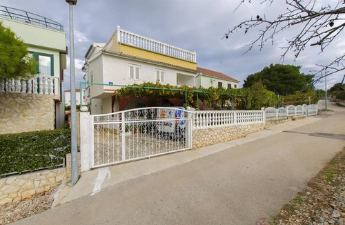Jadrtovac Apartment | Apartment ∙ 2 bedrooms ∙ 5 guests