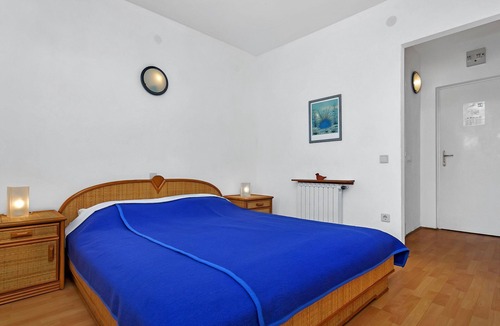 Gdinj Apartment | Apartment Ana - 5 m from beach: R2-12(2) - Cove Pokrivenik, Island Hvar, Croatia