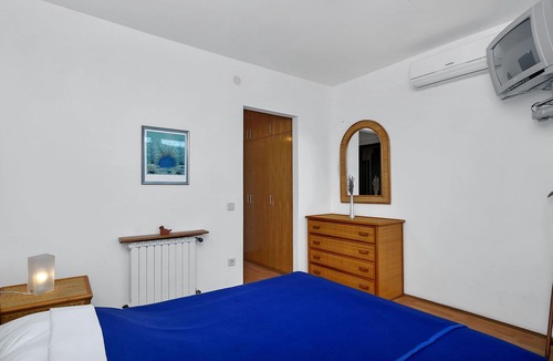 Gdinj Apartment | Apartment Ana - 5 m from beach: R2-12(2) - Cove Pokrivenik, Island Hvar, Croatia