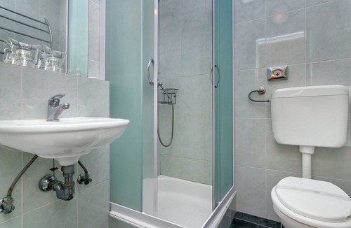 Gdinj Apartment | Apartment Ana - 5 m from beach: R6-17(3) - Cove Pokrivenik, Island Hvar, Croatia