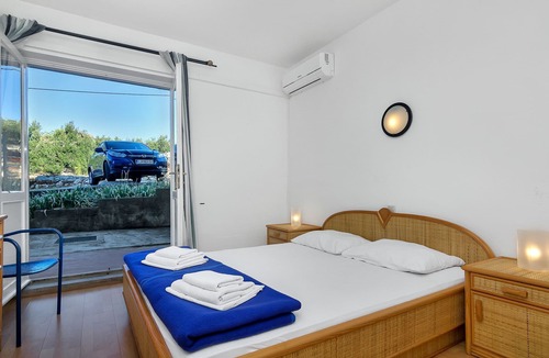 Gdinj Apartment | Apartment Ana - 5 m from beach: R4-15(2) - Cove Pokrivenik, Island Hvar, Croatia