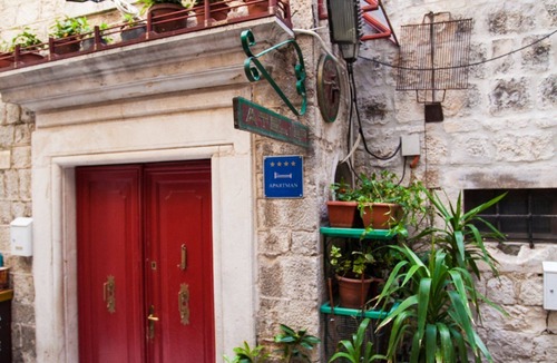 Trogir Apartment | Apartment and Room Ursa