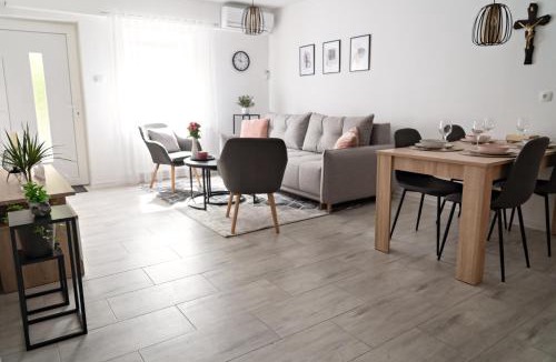 Knin Apartment | Apartment ANGIE