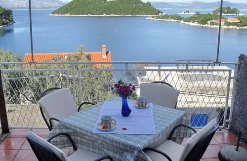 Prozurska Luka Apartment | Apartment Bella Vista (Poša) -Three Bedroom Apartment with Balcony and Sea View (A6)