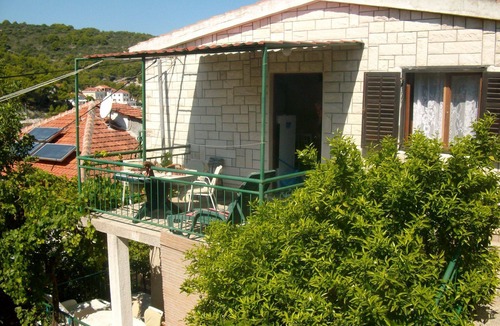 Stomorska Apartment | Apartment Bob - 10m from the sea A4-Lorena 9(5) - Stomorska, Island Solta, Croatia