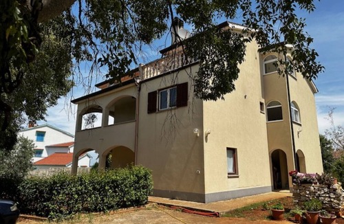 Mugeba Apartment | Apartment Branko I with balcony and sea view in Porec, Istria