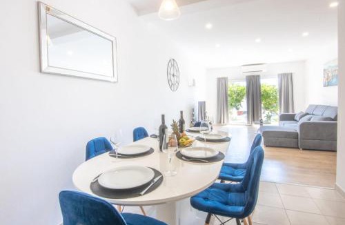 Moca Apartment | Apartment Cvita Free beach parking