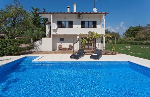 Nova Vas Apartment | Apartment Doris with Private Pool and large Garden