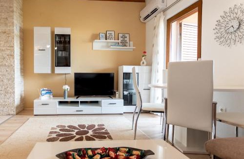 Vrvari Apartment | Apartment Eden in peaceful area near center