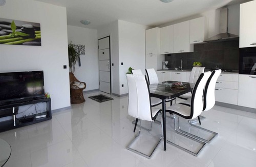 Porat Apartment | Apartment Helena with Terrace