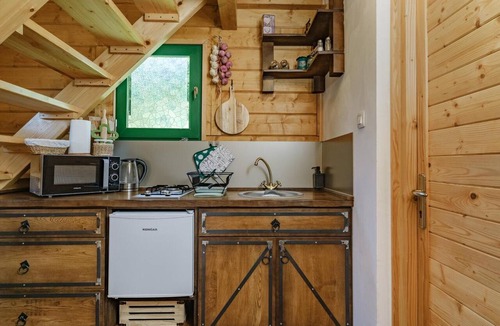 Vranovaca Apartment | Apartment 'Holiday Park Plitvice Paradise II' with Mountain View, Balcony and Wi-Fi