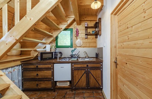 Vranovaca Apartment | Apartment 'Holiday Park Plitvice Paradise II' with Mountain View, Balcony and Wi-Fi