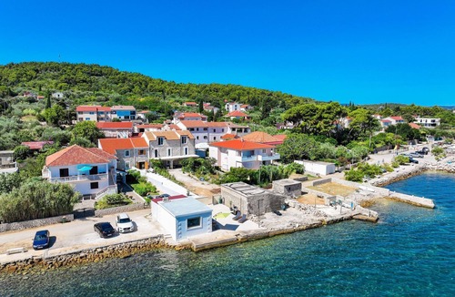 Zdrelac Apartment | Apartments Beachfront Pebble (120861-A1) - Zdrelac - island Pasman