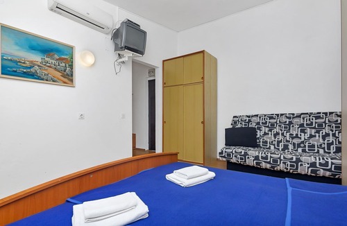 Pokrivenik Apartment | Apartment Igor - 5 m from beach: SA6(2+2) - Cove Pokrivenik, Island Hvar, Croatia