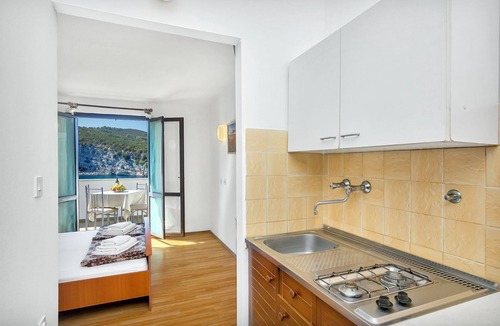 Pokrivenik Apartment | Apartment Igor - 5 m from beach: SA5(2) - Cove Pokrivenik, Island Hvar, Croatia