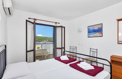 Pokrivenik Apartment | Apartment Igor - 5 m from beach: SA3(2) - Cove Pokrivenik, Island Hvar, Croatia
