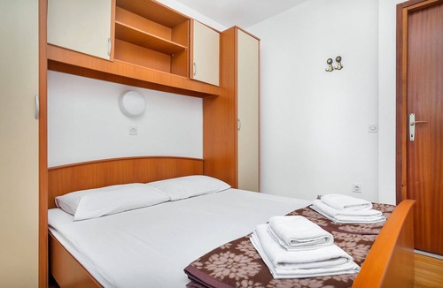 Pokrivenik Apartment | Apartment Igor - 5 m from beach: B(2+2) - Cove Pokrivenik, Island Hvar, Croatia