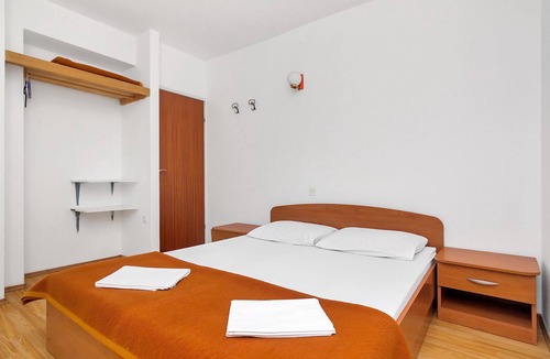 Pokrivenik Apartment | Apartment Igor - 5 m from beach: A(6+2) - Cove Pokrivenik, Island Hvar, Croatia
