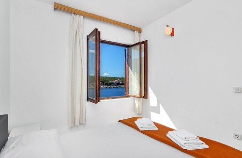 Pokrivenik Apartment | Apartment Igor - 5 m from beach: A(6+2) - Cove Pokrivenik, Island Hvar, Croatia