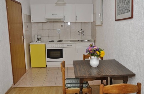 Barbat na Rabu Apartment | Apartment in Barbat with Balcony, Air condition (660-2)