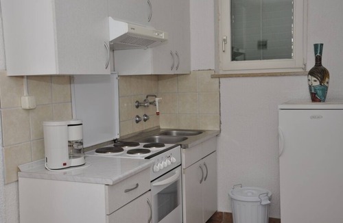 Barbat na Rabu Apartment | Apartment in Barbat with Balcony, Air condition (660-3)
