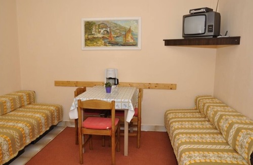 Barbat na Rabu Apartment | Apartment in Barbat with Seaview, Balcony, Air condition (660-4)