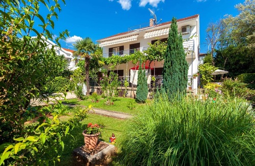 Malinska House | Apartment in Croatia near the Beach