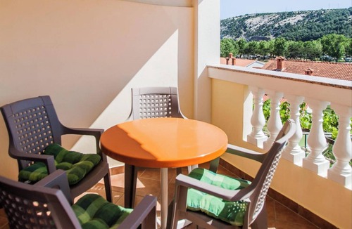 Lopar Apartment | Apartment in Lopar with Balcony, Air condition, WIFI, Washing machine (186-3)
