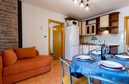 Rab Town Apartment | Apartment in Lopar with Balcony, Air condition, WIFI (4738-5)