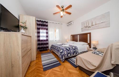Mundanije Apartment | Apartment in Mundanije with Seaview, Terrace, Air condition, WIFI (3748-4)