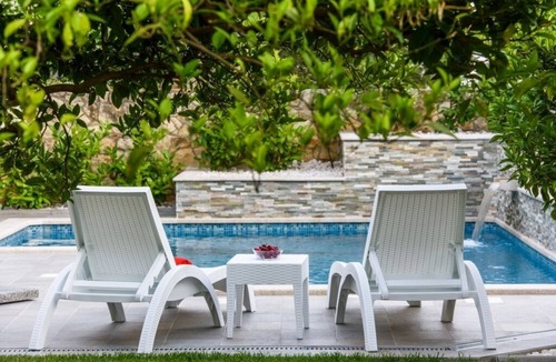 Okrug Gornji Apartment | Apartment in Okrug Gornji with Terrace, Air condition, WIFI (3436-1)