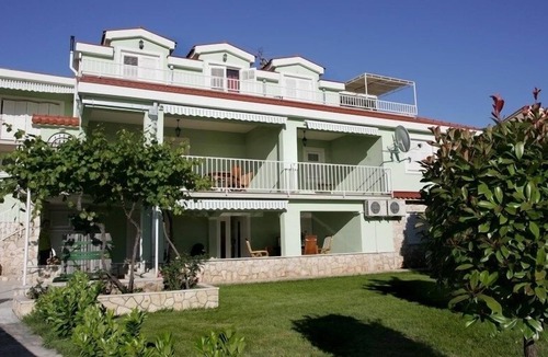 Okrug Gornji Apartment | Apartment in Okrug Gornji with Terrace, Air condition, WIFI (3436-1)