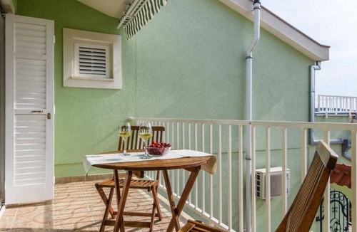 Okrug Gornji Apartment | Apartment in Okrug Gornji with Seaview, Terrace, Air condition, WIFI (5209-3)