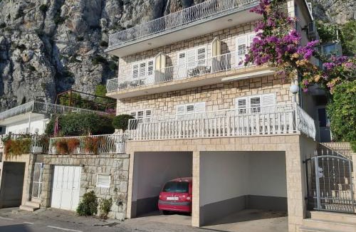 Borak Apartment | Apartment in Omiš with sea view, balcony, Wi-Fi (161-3)