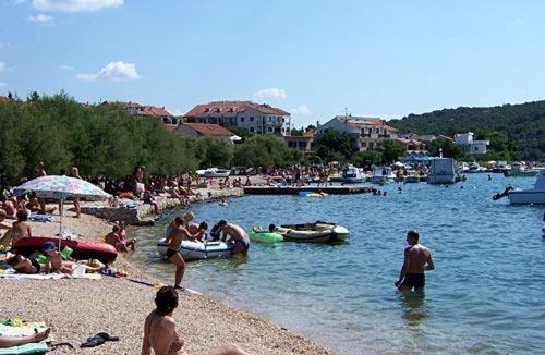 Pirovac Apartment | Apartment in Pirovac with Terrace, Air condition, WIFI, Washing machine (4793-1)