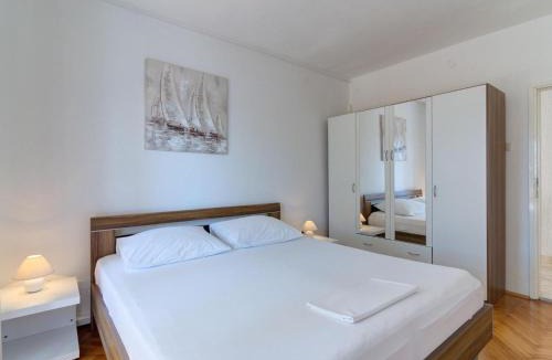 Senj Apartment | Apartment in Senj with Sea Views & BBQ