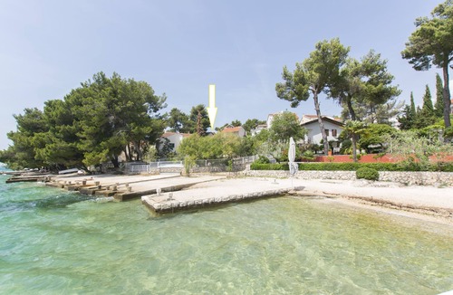 Zaboric Apartment | Apartment In the shadow (54871-A1) - Zaboric (Sibenik)