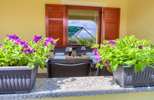 Porat Apartment | Apartment 'Ivan' with Private Terrace, Wi-Fi and Air Conditioning