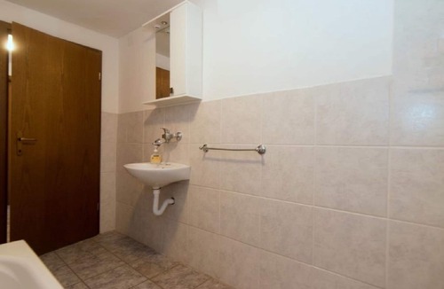 Vis Apartment | Apartment Jakša - close to the sea & free parking: A1(4) - Vis, Island Vis, Croatia