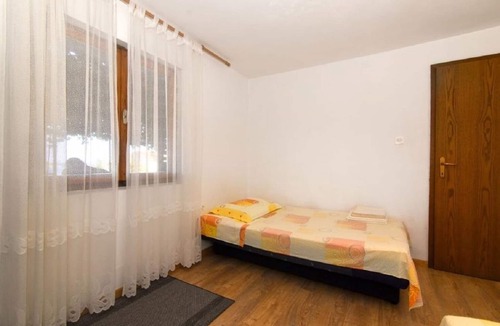 Vis Apartment | Apartment Jakša - close to the sea & free parking: A1(4) - Vis, Island Vis, Croatia